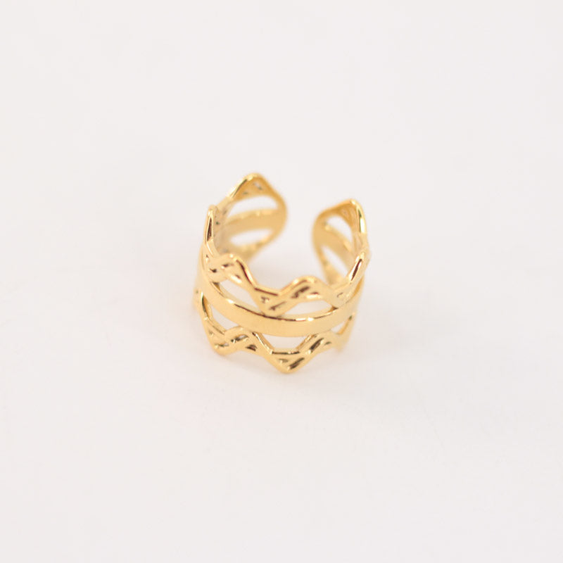 Anillo dorado ondas