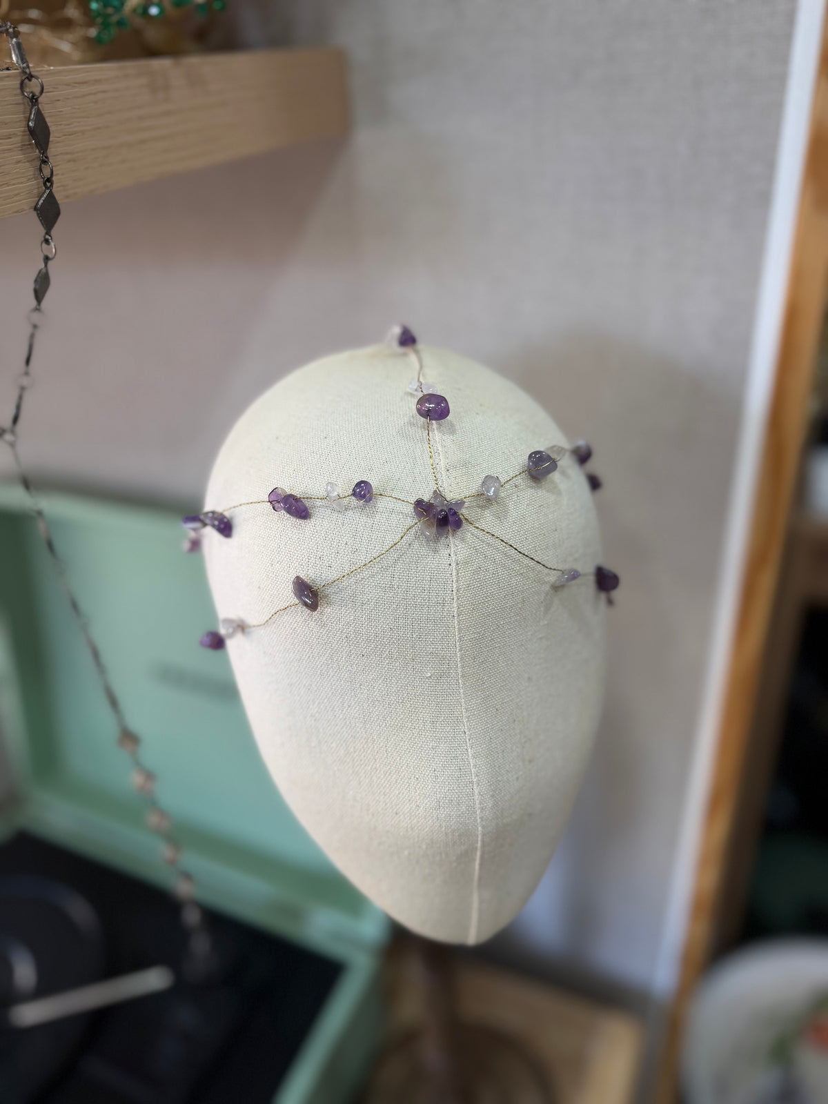 Casquete piedras moradas