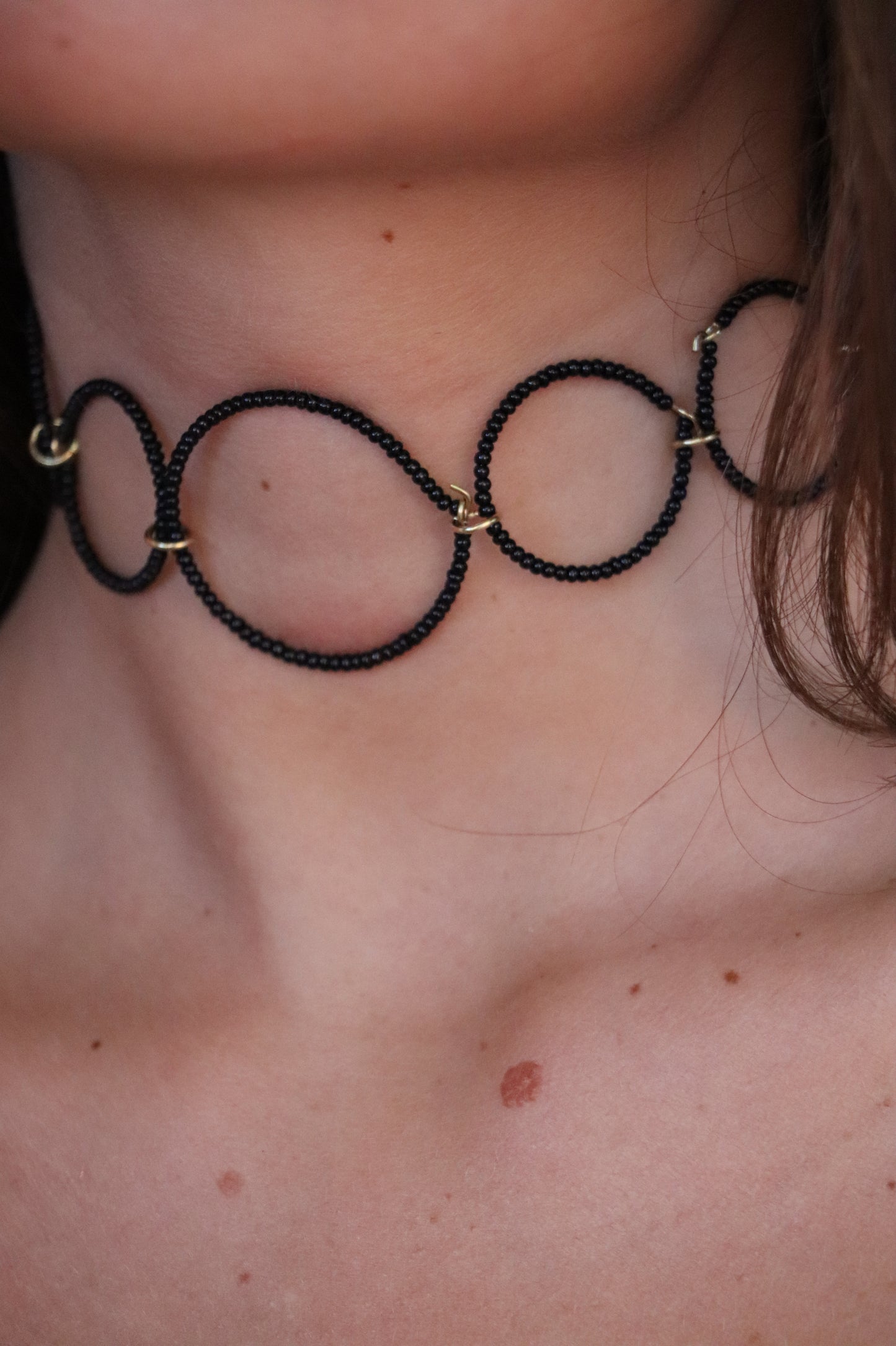 Choker bolitas negra