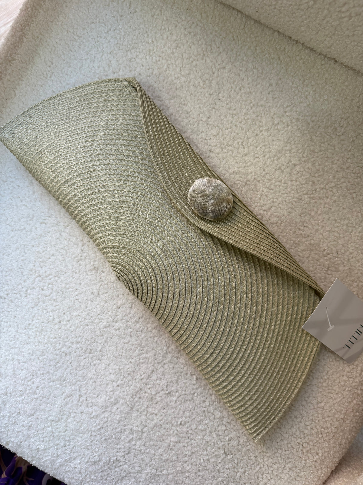 Cartera visón con botón de terciopelo