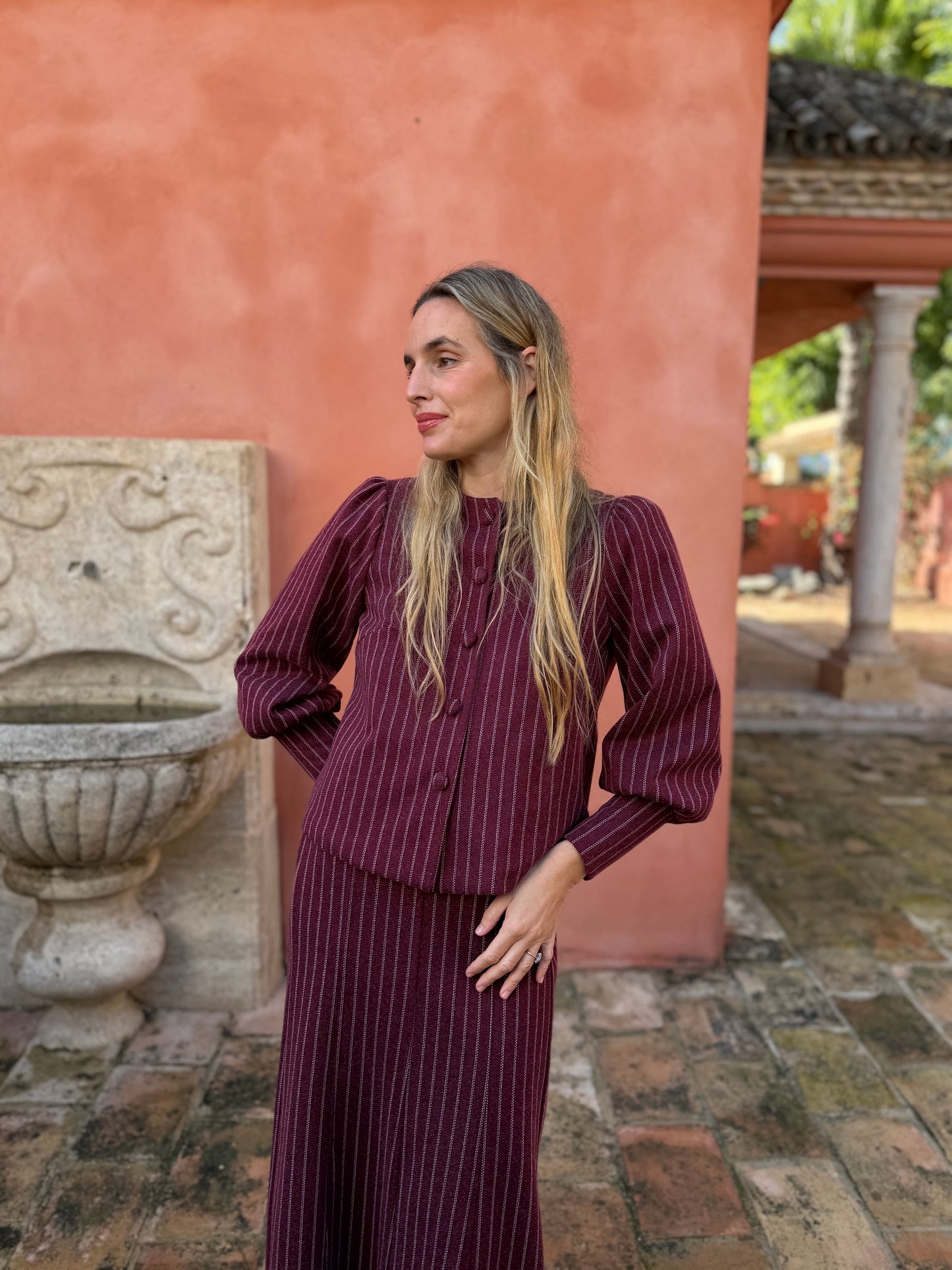 Chaqueta lana raya diplomática burdeos