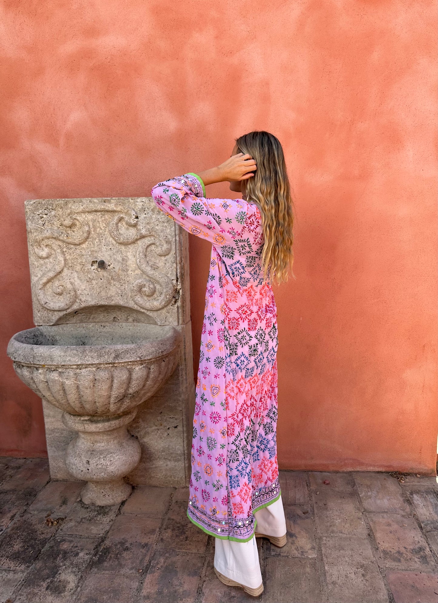 Kaftan piedras rosa