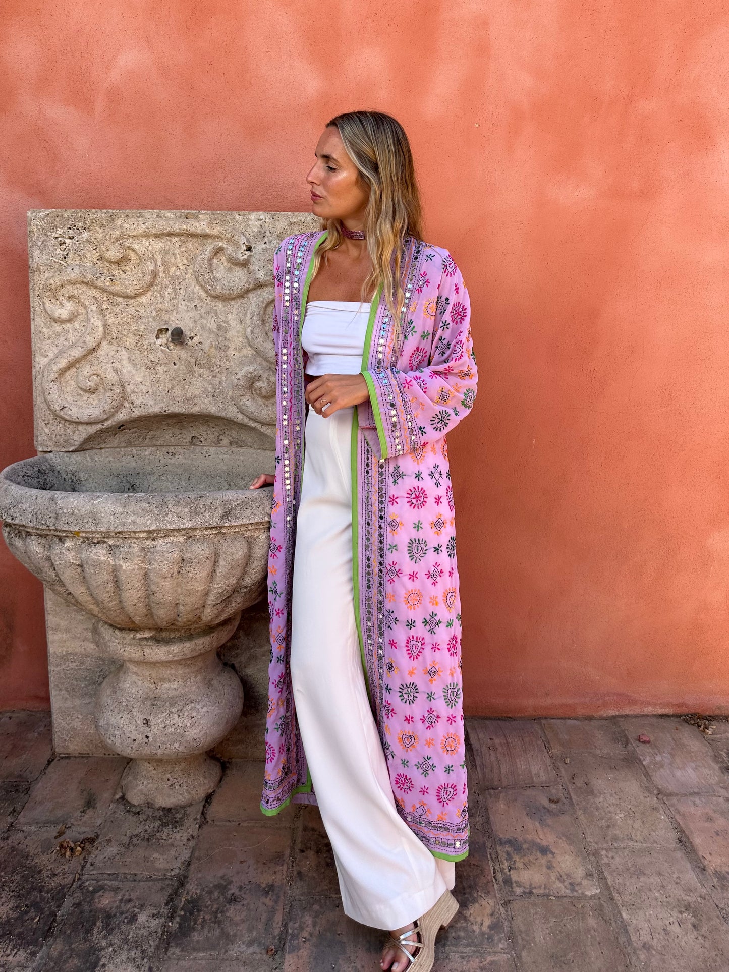 Kaftan piedras rosa